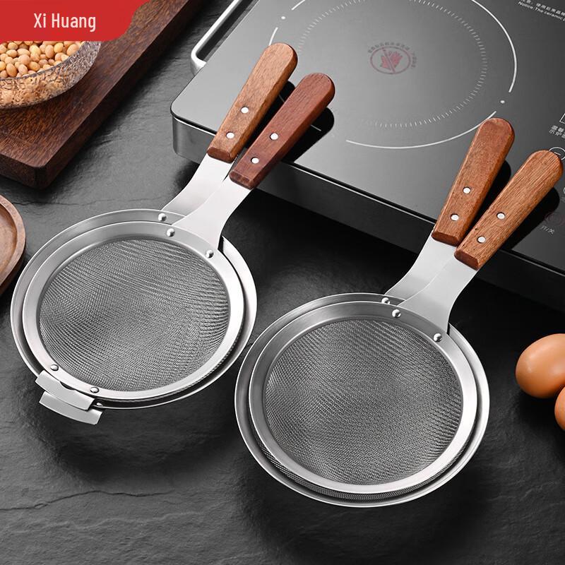 Feinmaschiges Sieb aus Edelstahl mit Holzgriff