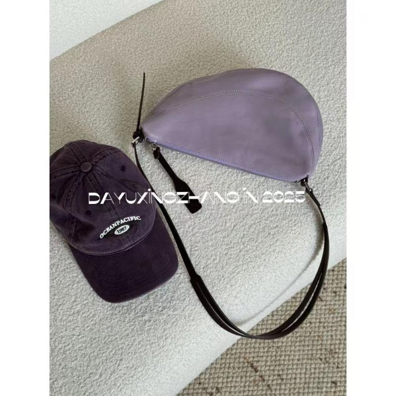 

Daewoo surname Zhang, niche design purple prune saddle bag, shoulder crossbody handbag, horn bag, dumpling bag