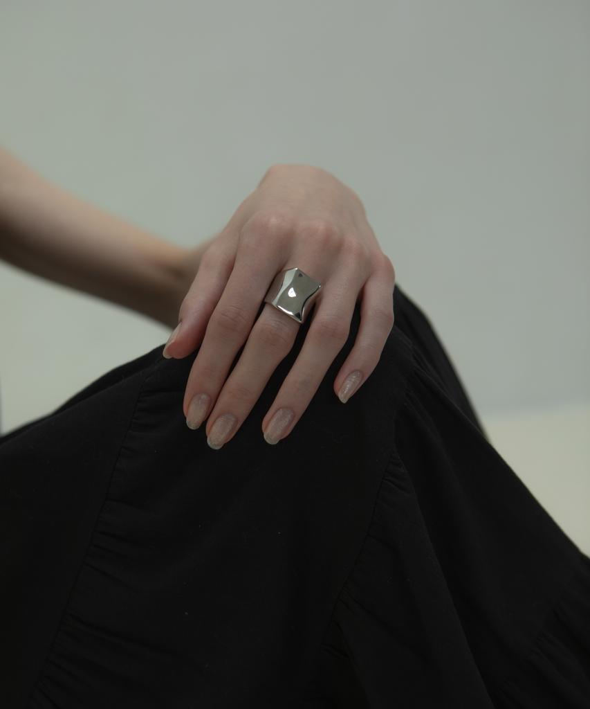 Novice Tokyo Rectangle Volume Ring / Silver