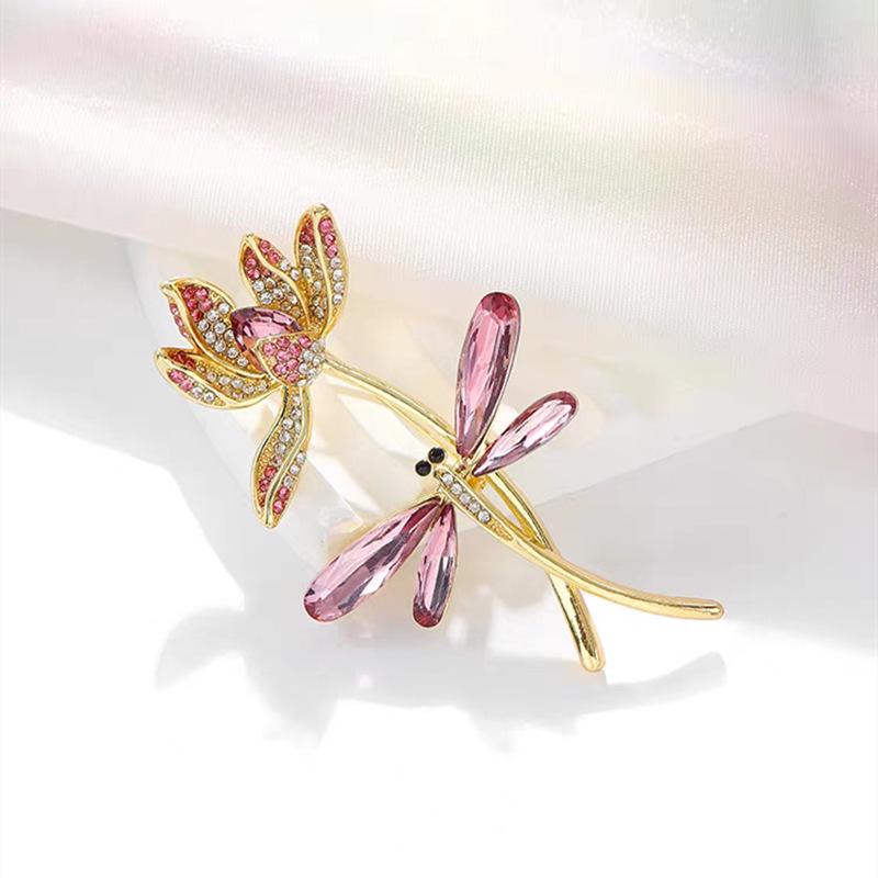 Elegant Chinese Lotus Brooch: Retro Hanfu & Cheongsam Accessory for Women