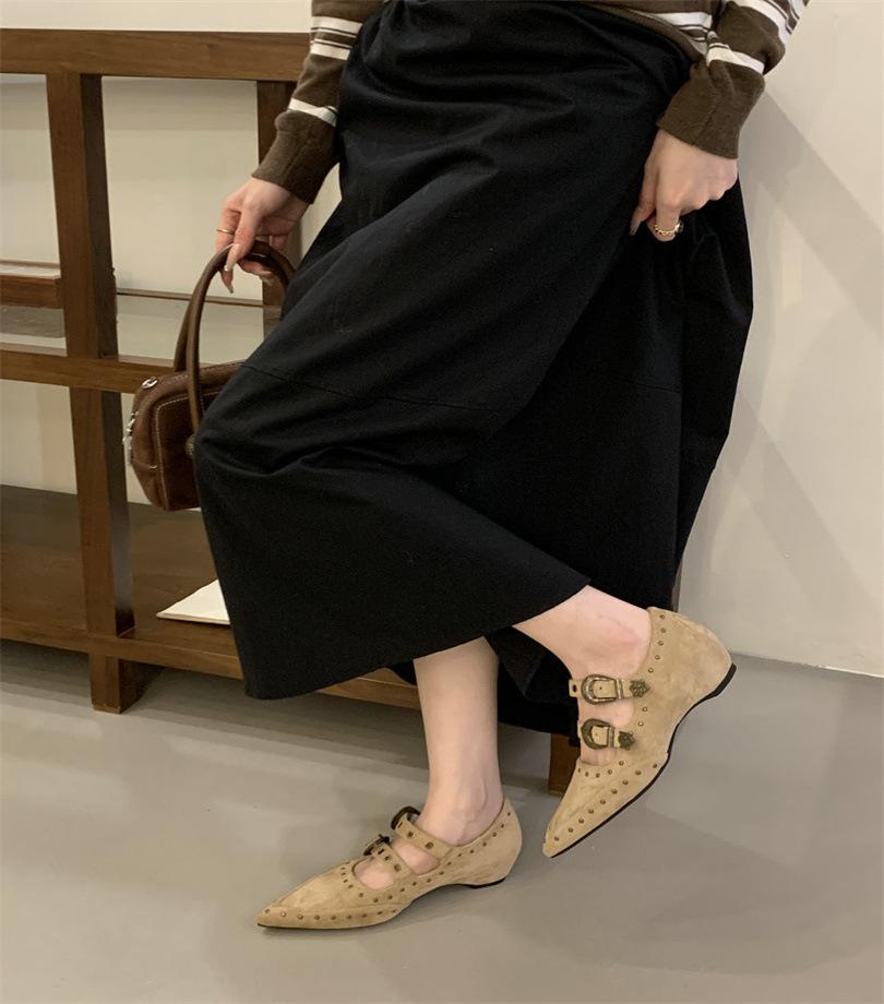 

Внутренние модные туфли Мэри Джейн с заостренной пряжкой-клепкой женские 2025 новые ретро универсальные одинарные туфли 39 абрикосовый