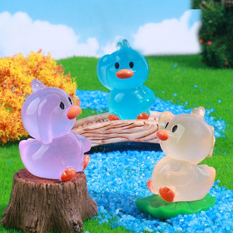 10 / 20pcs Luminous Mini Resin Ducks Tiny Duck Glow in The Dark Compact Miniature Waving Duck Figures Ideal for DO-IT-YOURSELF Fairy Garden