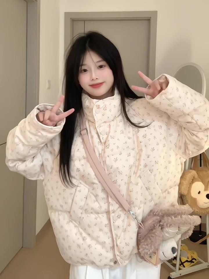 2024 Winter Women's Sweet Floral Cotton-Padded Jacket: Short, Stand-Up Collar, Thickened Milk-Colored Design