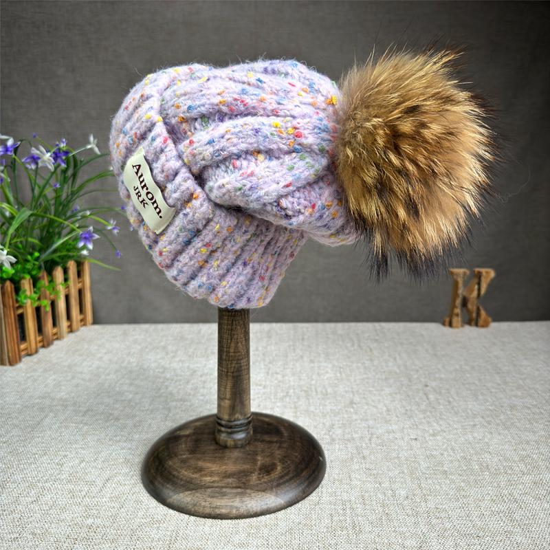 Neue Mode Mütze aus natürlichem Fell mit Pompom für Damen. Hochwertige Beanie-Mützen in verschiedenen Farben für den Winter, warme Damenmützen