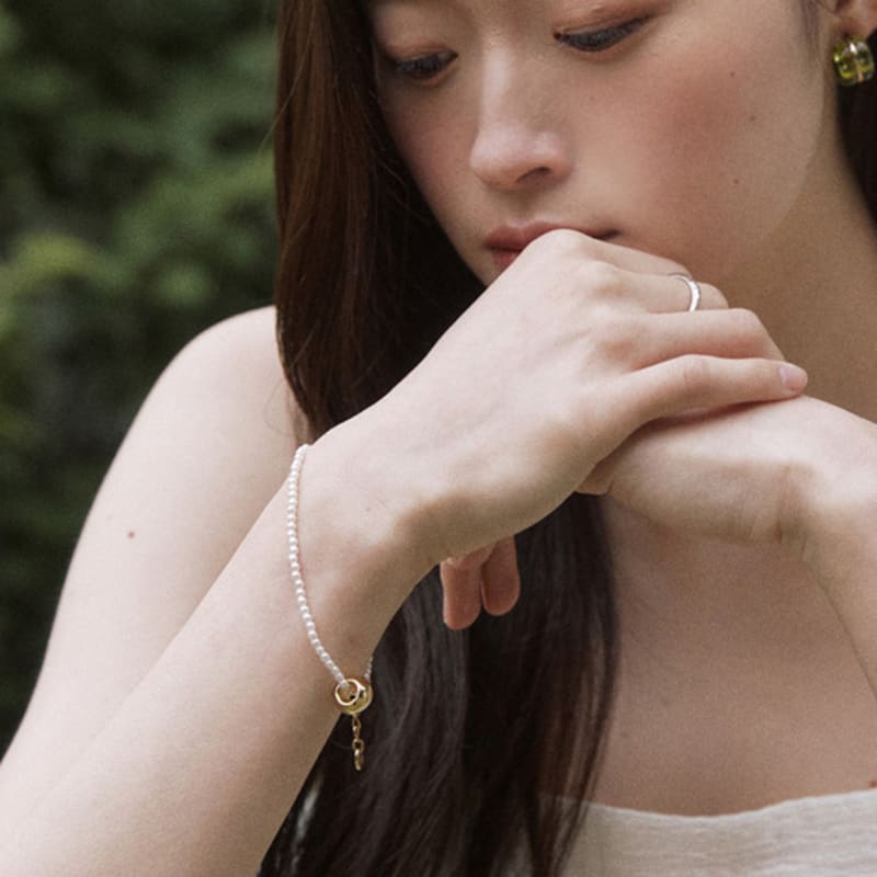 ADAUL Circle Gold Mini Pearl Bracelet - Gold