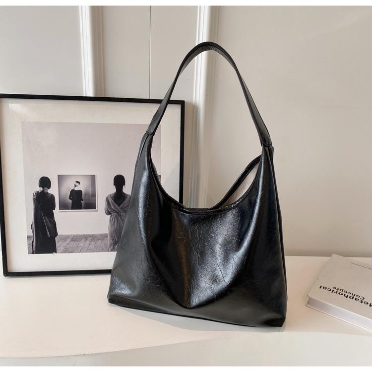 

Оформление: Женская сумка-тоут большой вместимости Осень/Зима 2025 - Сумка на плечо для работы и поездок от Melaude Fashion чёрный