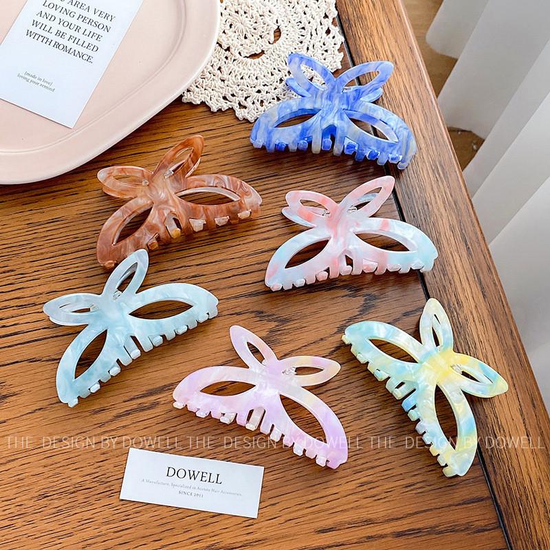 Trendy Acrylic Hair Claw Clip In Beautiful Candy Colors Ideal For Fashionable Women