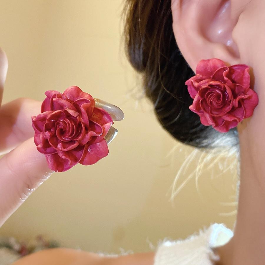 

Vintage Resin Rose Flower Drop Earrings for Women Girls Fashion Gentle Rose Red Color Stud Earrings Party Jewelry Accessories