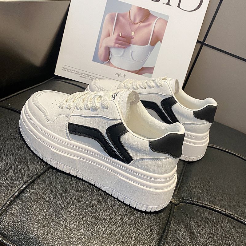 

Korean version of small white shoes 2025 new Internet celebrity trend student versatile muffin platform fashion casual board shoes women versatile 35