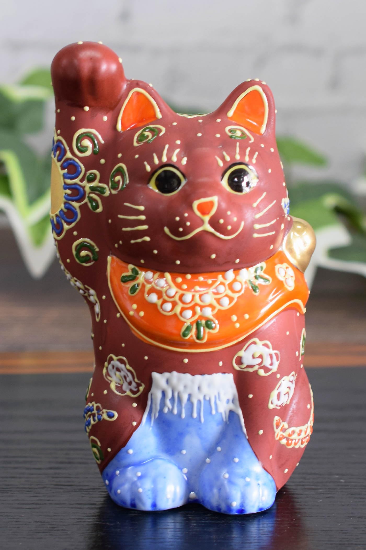 

Cute Kutani Ware Figurine from Waza no featuring a beckoning cat and Fuji A perfect gift for store and 88th Maneki-neko Kura, right-handed motif.