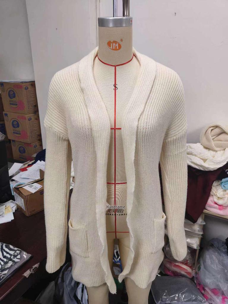Cardigan de Tricô Grosso com Decote V e Bolsos Feminino - Coleção Outono/Inverno 2024
