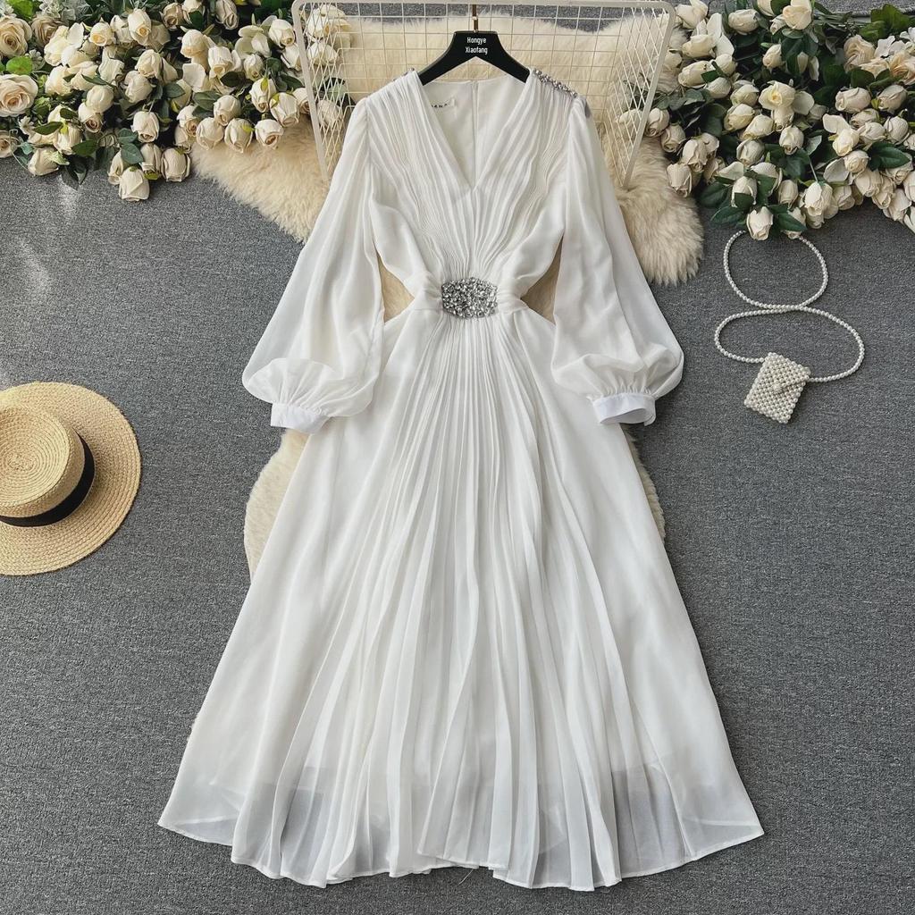Elegant V-Neck Chiffon Dress with Waist-Cinching A-Line and Pleated Design