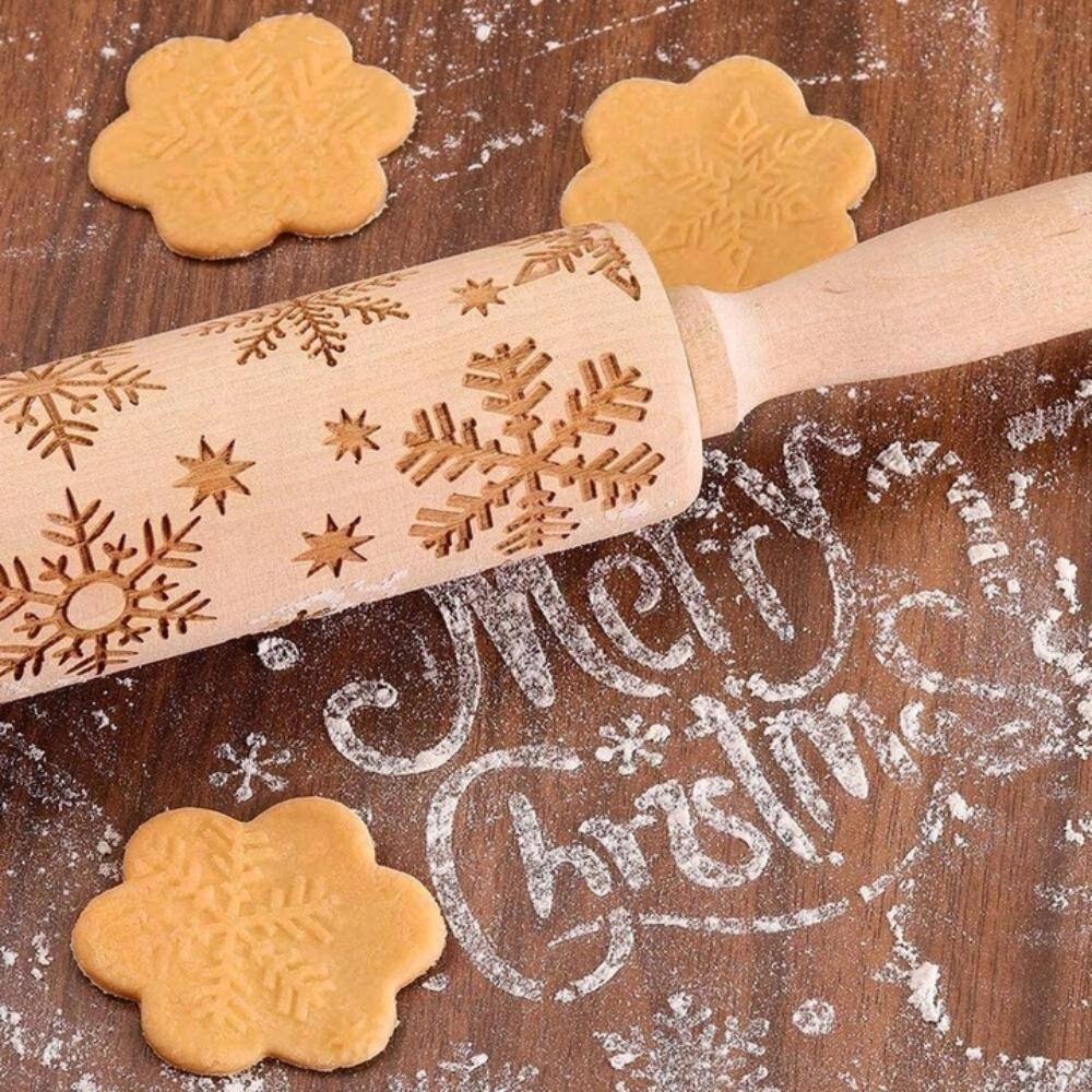 Christmas-themed Wooden Structured Engraved Rolling Pin for Gingerbread Cookies