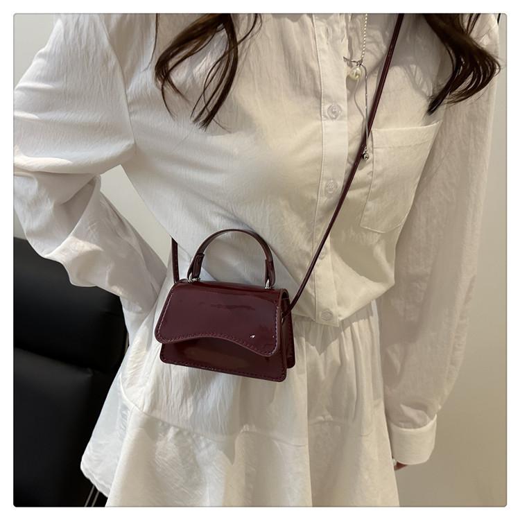 New Vintage Faux Leather Shoulder Bag for Women Solid Color Minimalist Niche Design Commute Handbag
