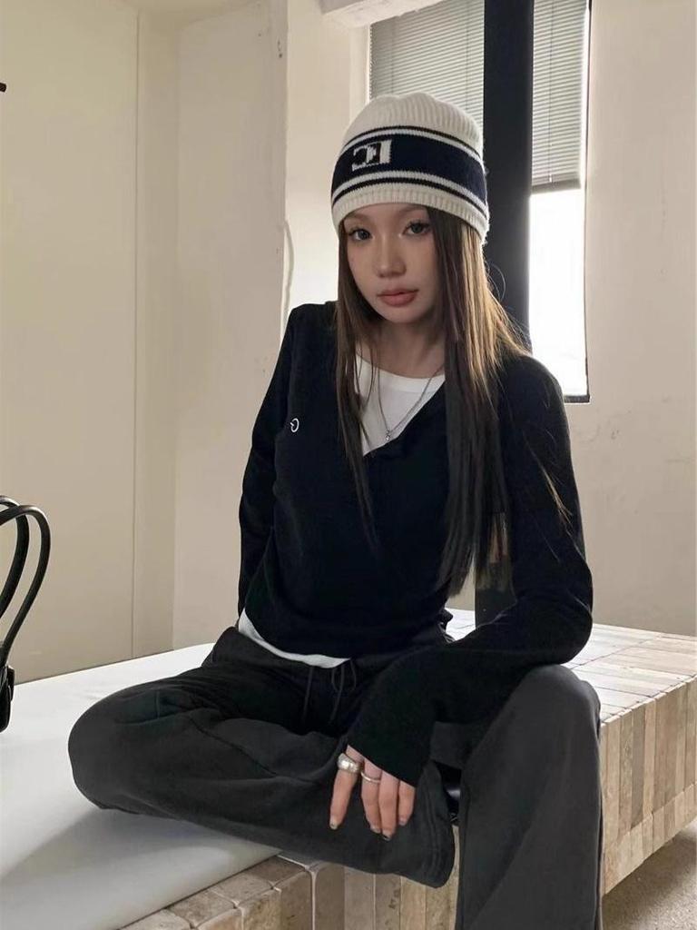 2025 Women's Korean Style Slim-Fit Long-Sleeve Round Neck Two-Piece Look Top for Spring/Autumn