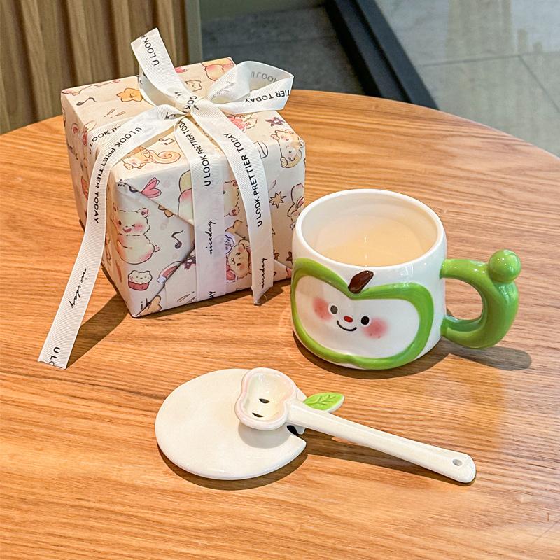 Roztomilý ručně malovaný jablečný keramický hrnek s víčkem a lžičkou, hrnek na pití, dívčí dárková krabička k narozeninám