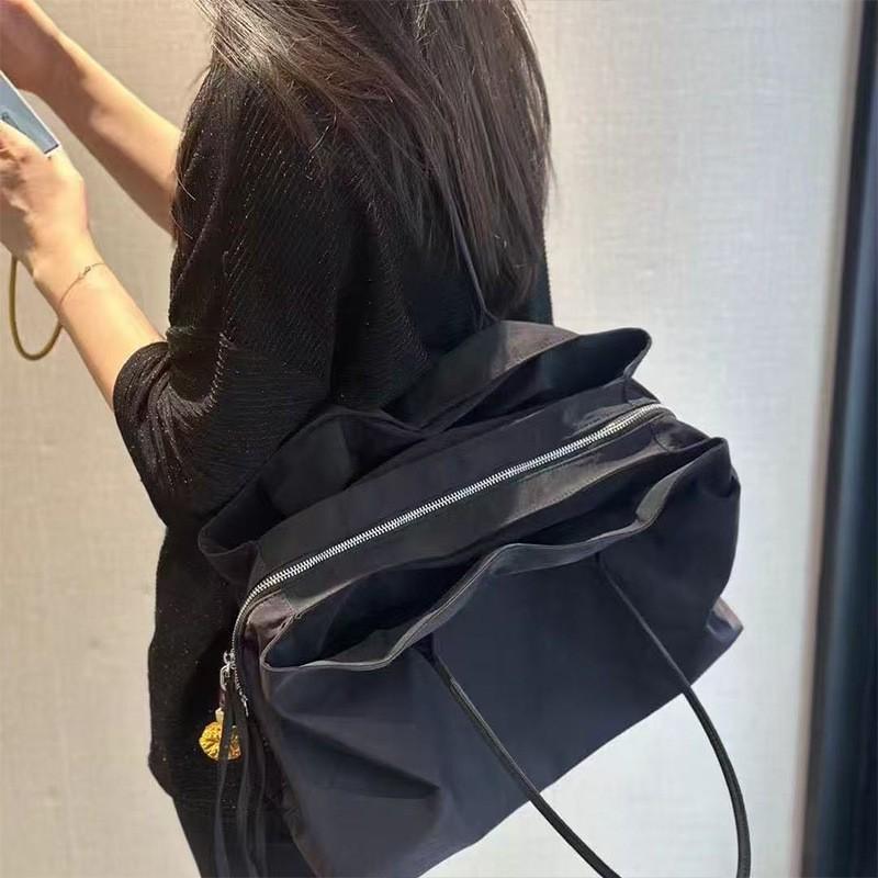 Minimalist Korean-Style Color-Block Tote Bag Women Spacious Waterproof Commuter With Zip Multi-Pocket Design