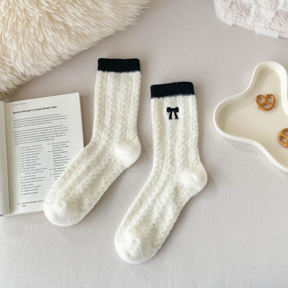 

Winter Australian Fleece Thickened Warm Socks for Women with Contrasting Color Bows, Outerwear Cold-proof Home Sleeping Mid-calf Socks 1 pair чорний