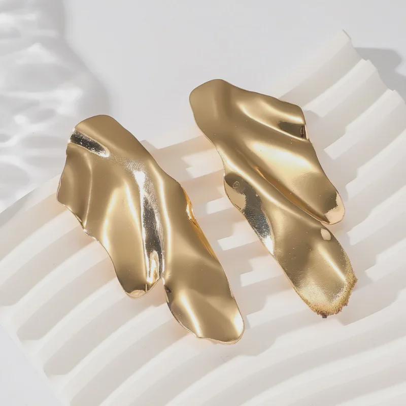 Boucles d'oreilles géométriques en métal européennes et américaines: Goutte d'eau photosensible style urbain pour femme