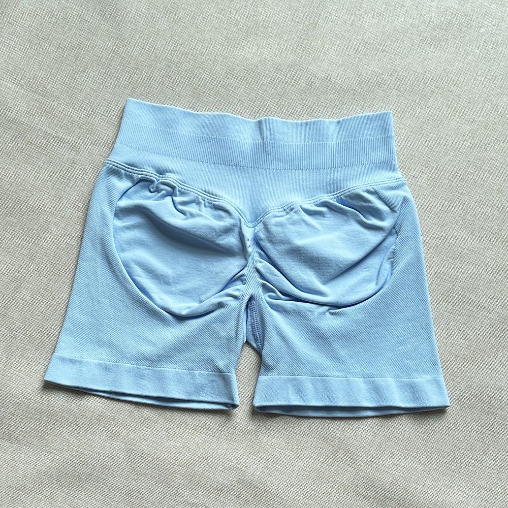 Candy Color Seamless Low-Waist Hip-Lifting Yoga Shorts (Three-Quarter Length)