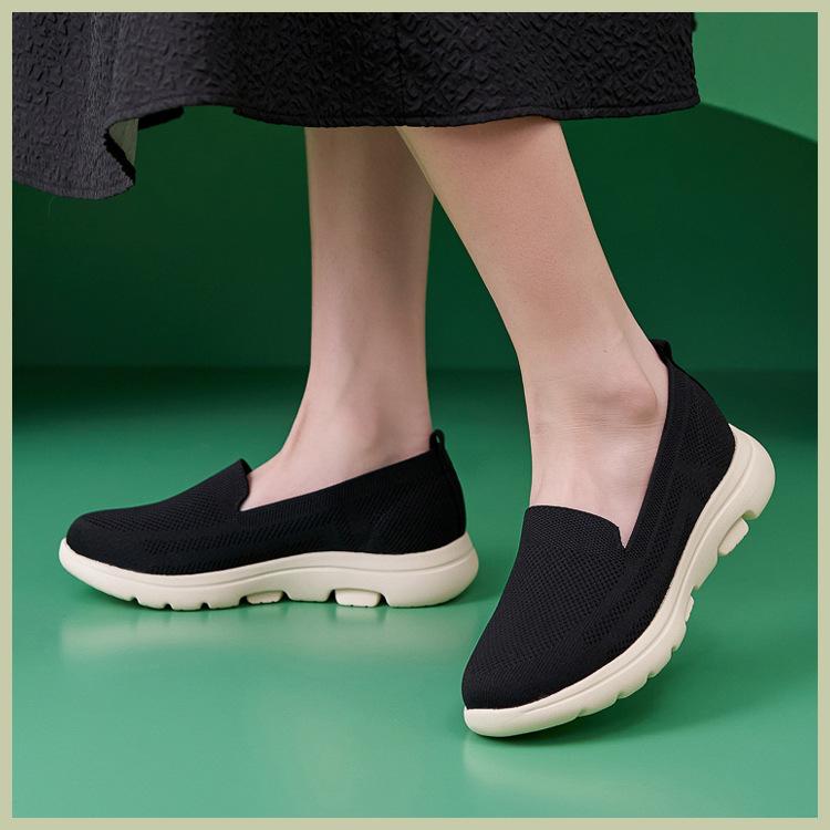 Fashion Spring and Summer Women Shoes Comfortable Slip on Mom Shoes Breathable Knitted Flats Sneakers Non Slip Casual Mesh Walking Shoes