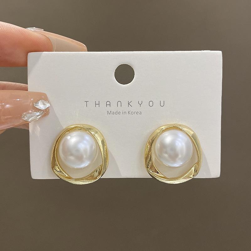 Серьги-кольца с крупным жемчугом, женские, французский дизайн, серьги-пусеты, серьги для темпераментных женщин 2025