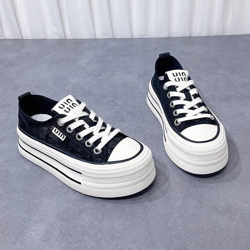 Mesh atmungsaktive kleine weiße Schuhe Damen 2025 Sommer neue beliebte vielseitige Muffin dicke Sohle erhöhend lässige Canvas-Schuhe