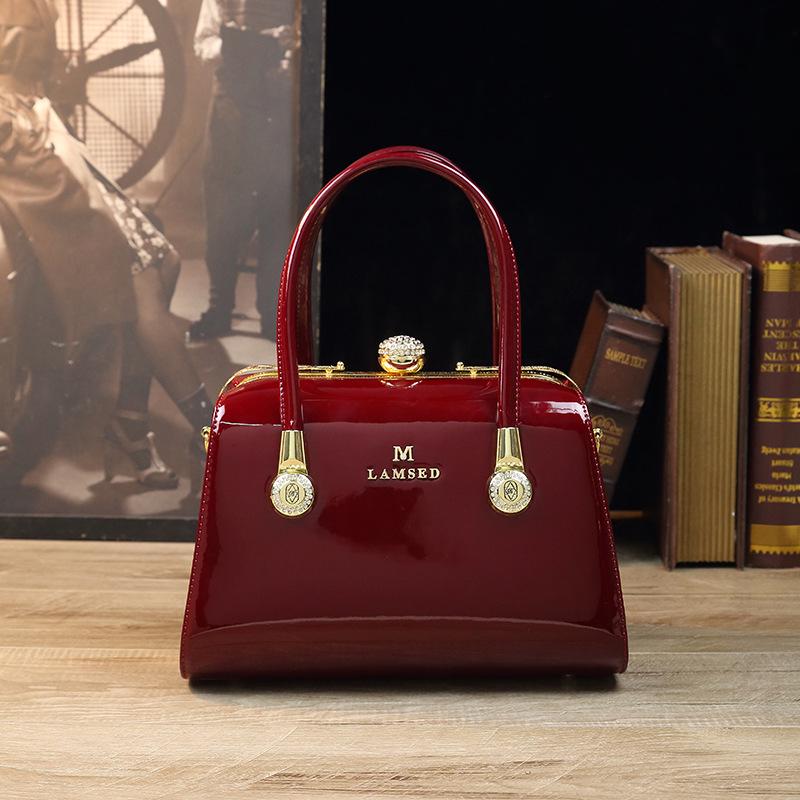 

Шикарная женская сумочка 2025: Универсальная сумка на плечо, через плечо и тоут для стильных мам