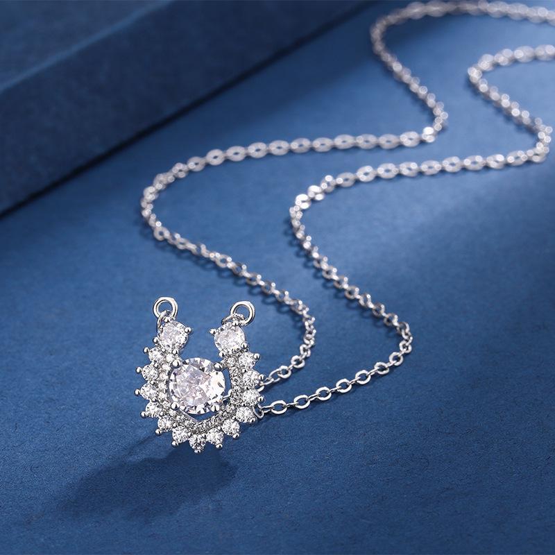New2Carat Imitation Moissanite Horseshoe Necklace Micro-inlaid Zirconia Pendant with Eight Hearts and Eight Arrows, Plated pt950Ornament