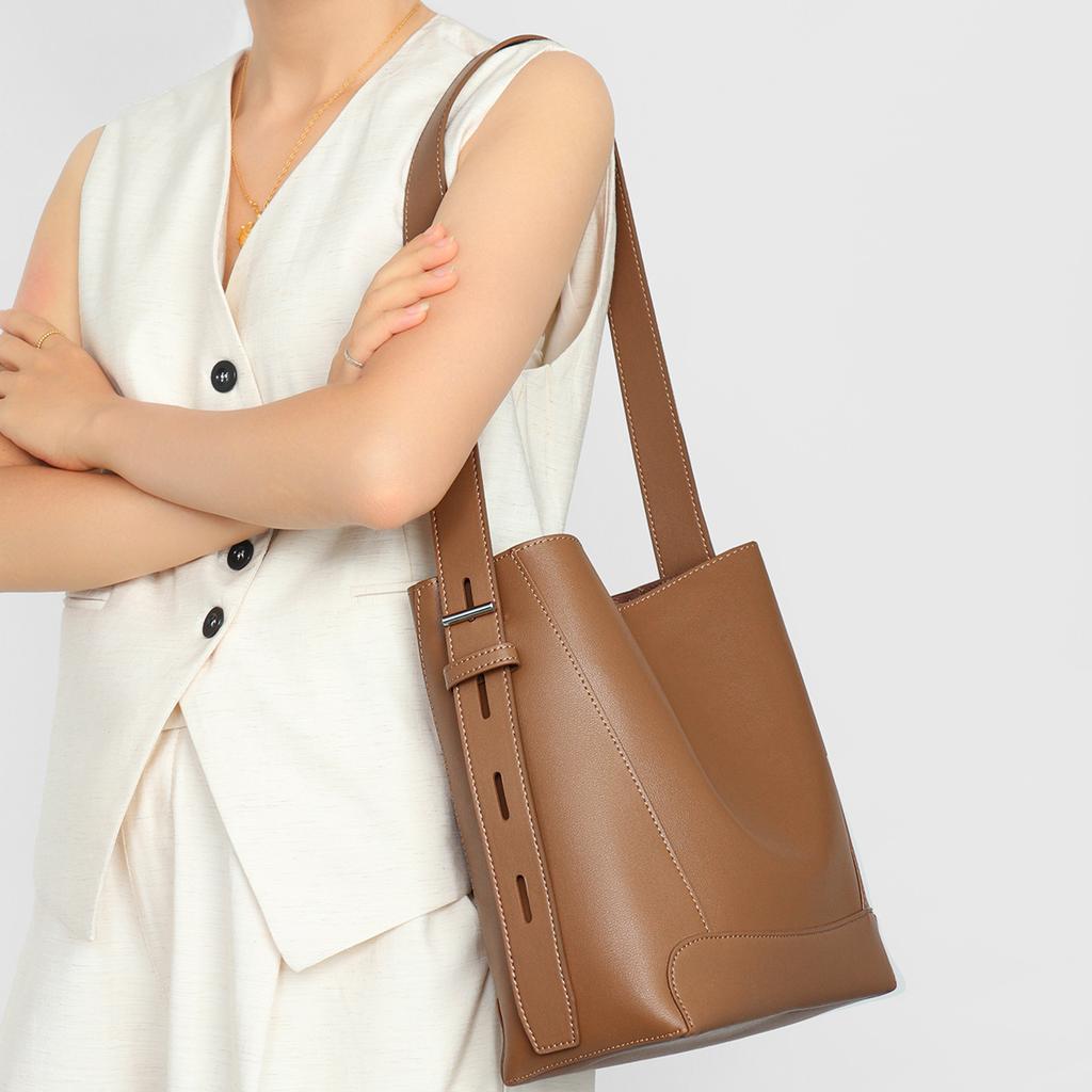 Large Bag for Women, Autumn and Winter New Style, Versatile Genuine Leather Crossbody Bag, Large Capacity Commuter Bucket Bag
