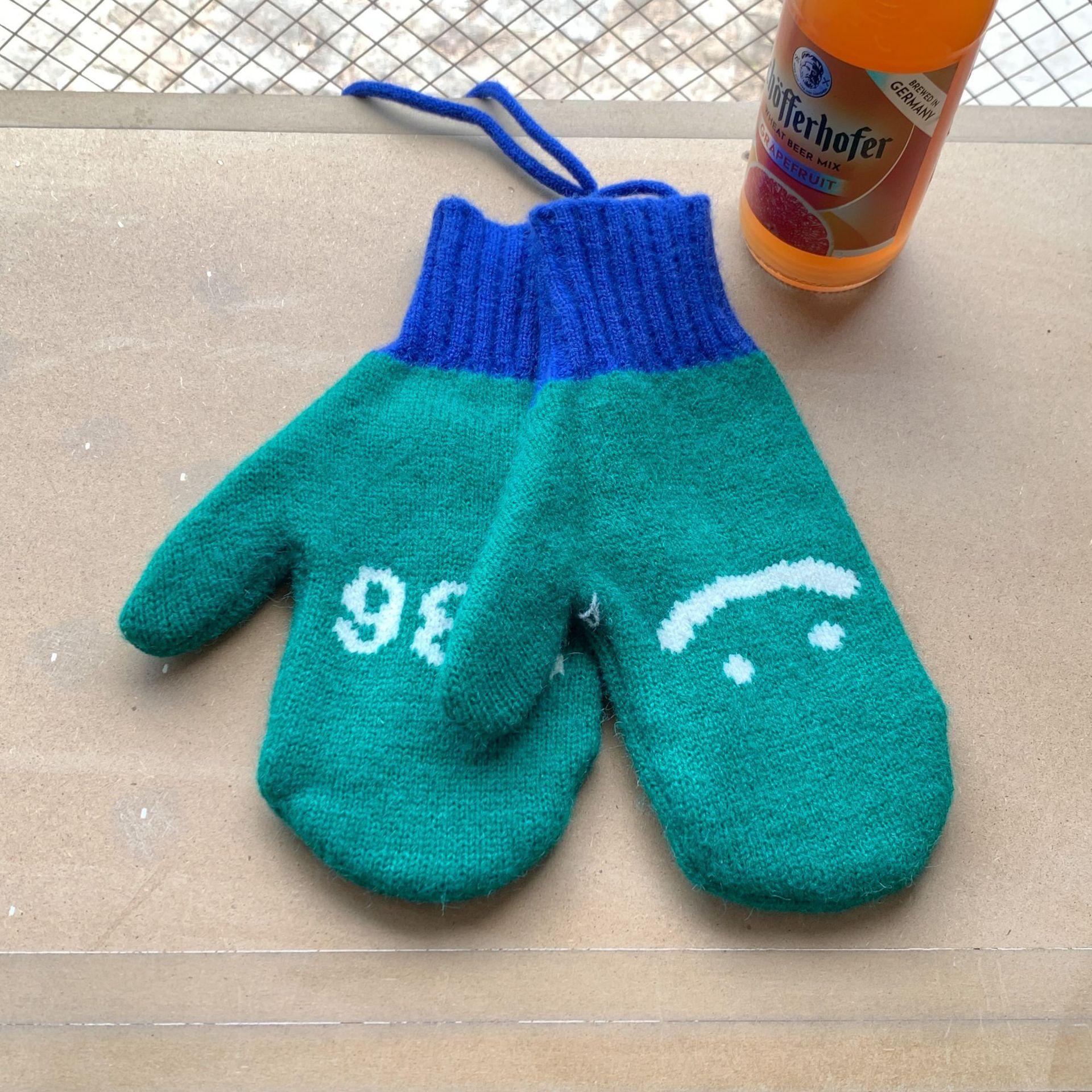 

Милые вязаные перчатки в стиле колледжа с мультяшным улыбающимся лицом для женщин на зиму, в корейском стиле, студенческие, для езды на велосипеде, согревающие шею, из пряжи