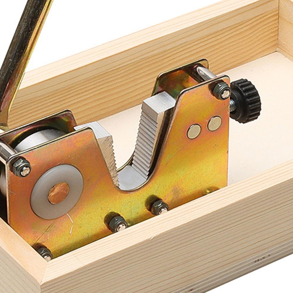 Schiaccianoci in Metallo Sostenibili con Bordi Lisci Base in Legno Dispositivo Multifunzione per Sgusciare Varie Noci Utensili da Cucina