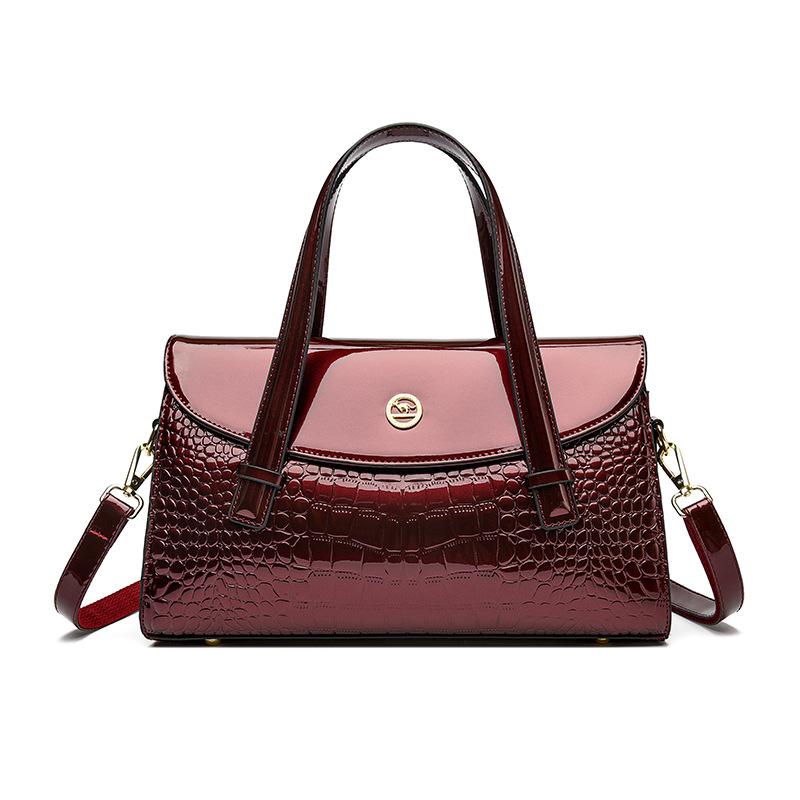 

Простая элегантная и модная сумка из натуральной кожи на одно плечо бордовый