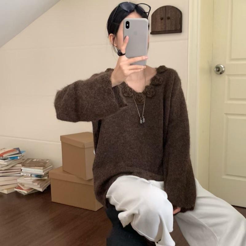 

V-Neck 3D Floral Knit Sweater - Women s Fall/Winter Loose, Fashionable, Age-Defying Mid-Length Sweater One Size (80-125 kg) кофейный