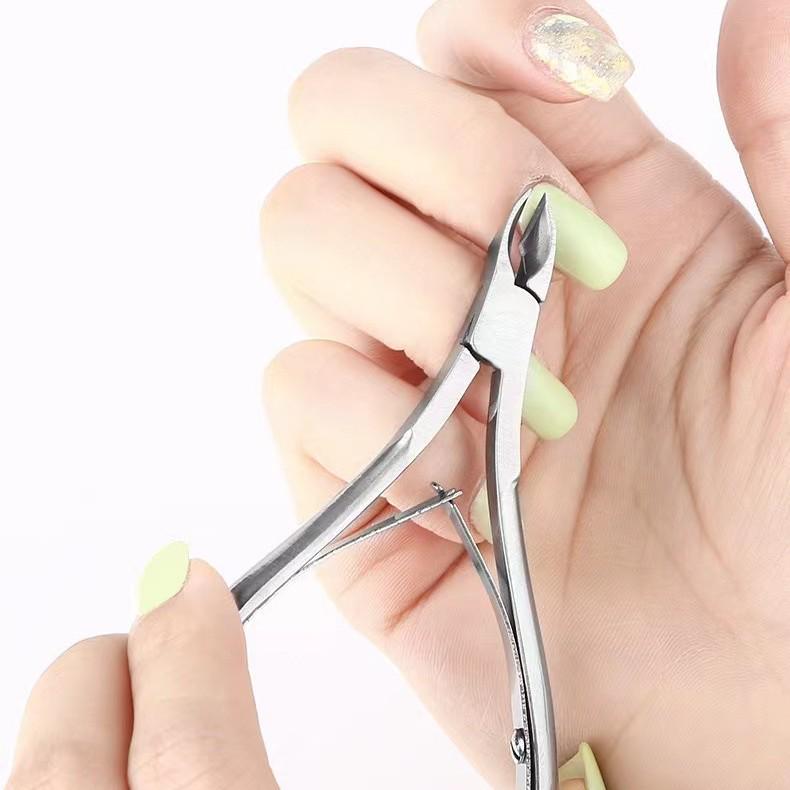 8710 Professional Stainless Steel Cuticle Nippers: Precise Toenail and Hangnail Clippers for Nail Art