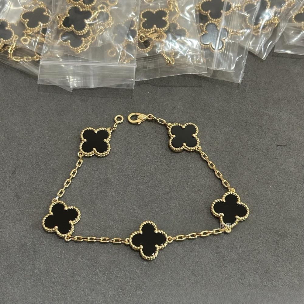 Hochwertiger roter Chalcedon Laser vierblättriges Kleeblatt fünfblütiges Armband 18K Roségold leichter Luxusschmuck Geschenk für Freundin