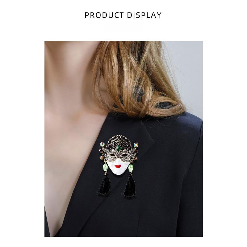 European and American Retro Queen Mask Brooch, Large Crystal, Rhinestone, Tassel, Clothing Accessories