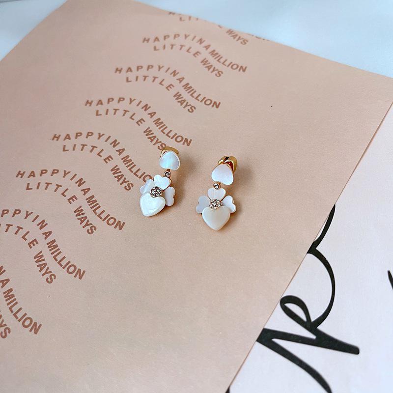 Exquisite Heart Natural Shell Earrings: Elegant European & American Style