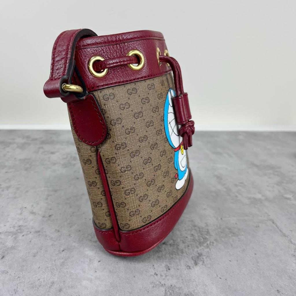 [Pre-Owned] Gucci x Doraemon Mini Bucket Bag 'Beige/Red' - Very Good #2T3FTV