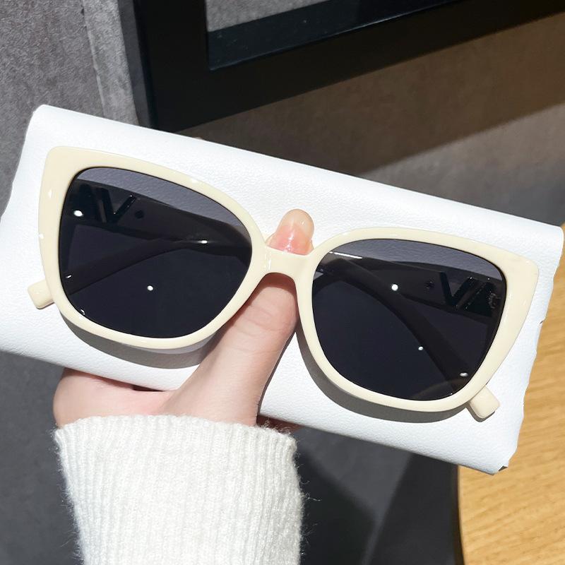 New Luxury Cat Eye Fashion Sunglasses For Women Glamour Designer Ladies Brand Sun Glasses Stylish Trend Eyewear Uv400