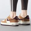 Nike Air Force 1 LV8 GS Balíček čmáranic z poznámkového bloku - Světle hnědá Dětské tenisky Kokosové mléko Guma Tmavě hnědá Burgundská FN4731-200