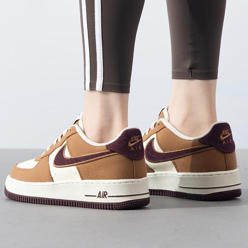 Nike Air Force 1 LV8 GS Balíček čmáranic z poznámkového bloku - Světle hnědá Dětské tenisky Kokosové mléko Guma Tmavě hnědá Burgundská FN4731-200