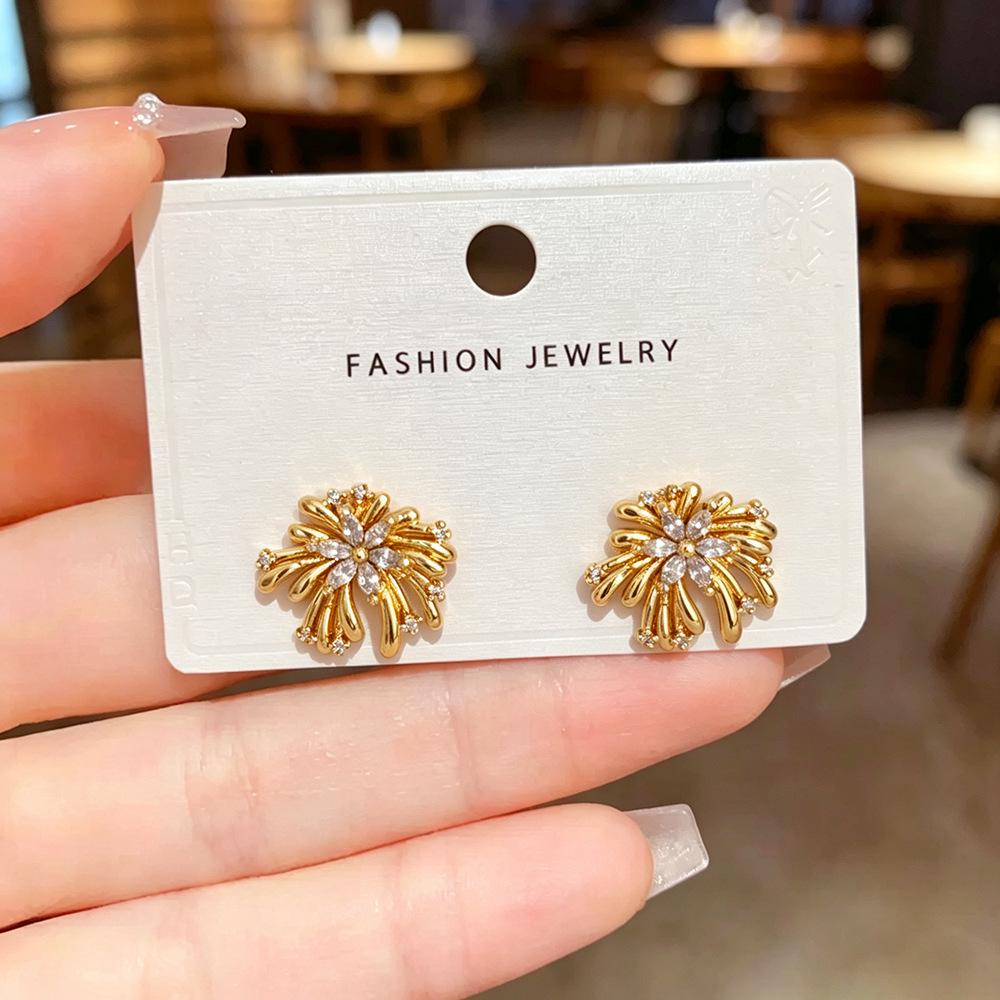 Custom Elegant Zirconia Flower Earrings for Women - Lightweight, Versatile, Fashionable Daily Accessory