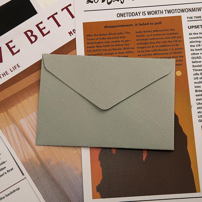 Retro Linen Texture Love Letter Set: Western Style Triangular Envelopes with Specialty Storage