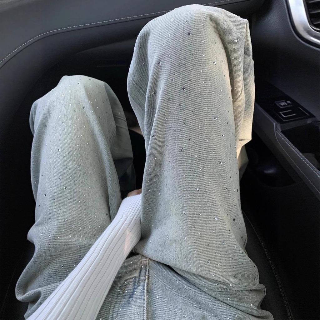 Damen Hellblaue Schlankmachende Weitbeinjeans mit Hot-Drill-Design - Herbst 2025 Kollektion