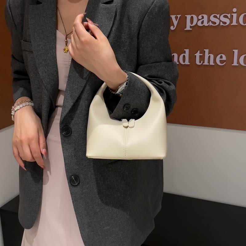 High-end small bag 2 new fashionable casual versatile underarm bag autumn texture women's portable dumpling bag