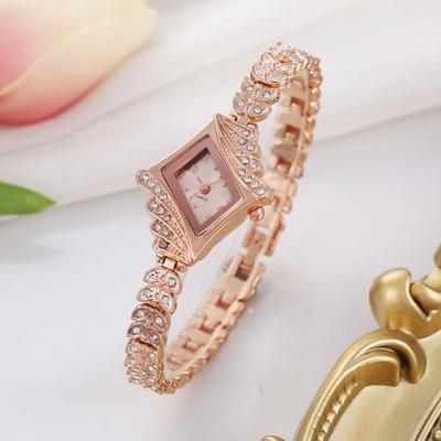 Mode Luxusuhren für Damen Kristallquarz Rhombus Armband Armbanduhr Gold Diamant Kreative Armreif-Uhr Relogio Feminino
