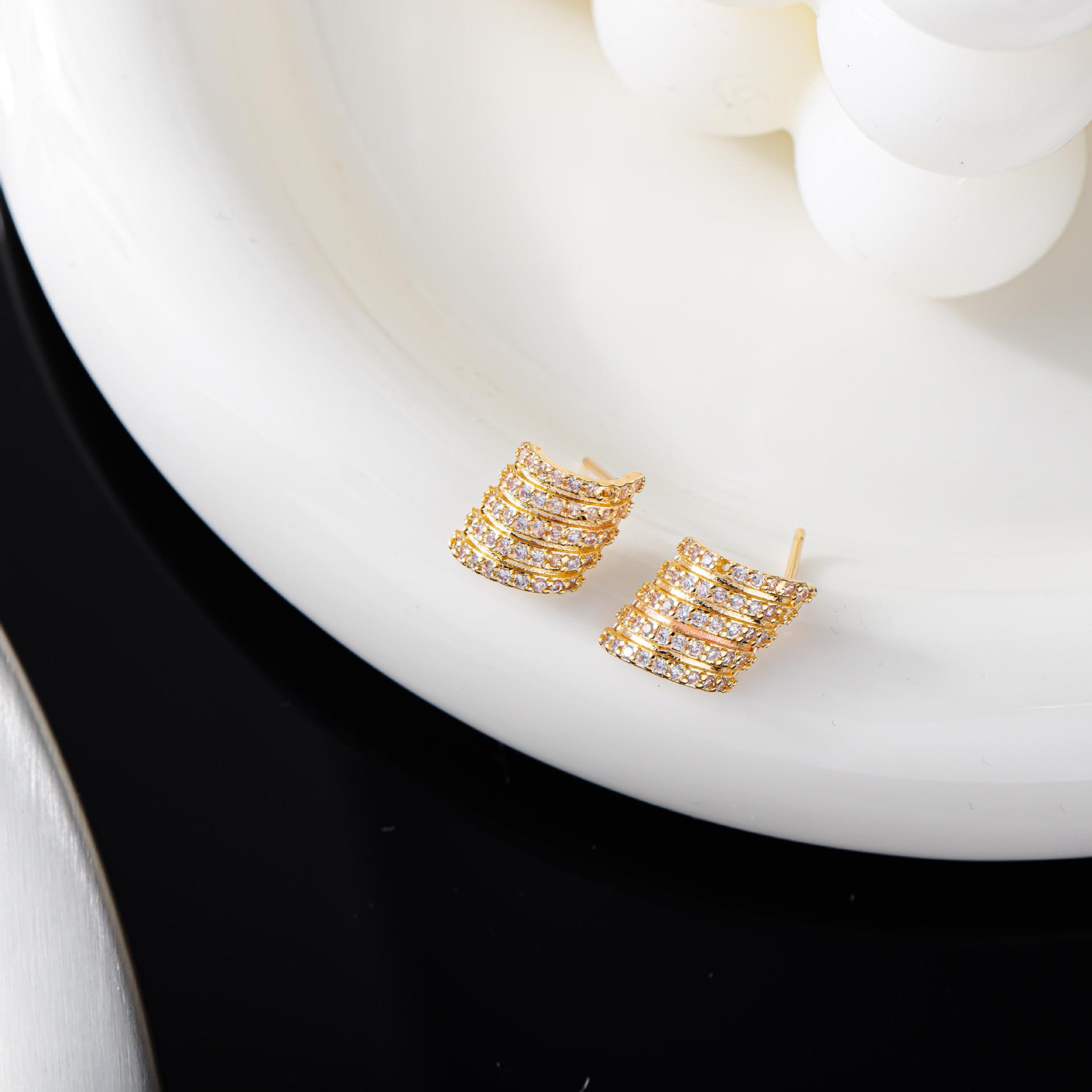 Elegant Geometric Diamond Stripe Stud Earrings: High-End European & American Style Jewelry for Women