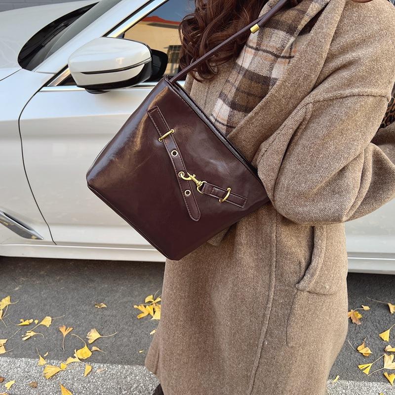 Fashionable and Niche Design, Retro Texture, Simple Crossbody Single-shoulder Bucket Bag