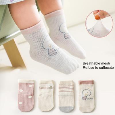4 Paar Babysocken mit Buchstaben- und Cartoon-Muster in mittlerer Schlauchform, atmungsaktives Netzgewebe, rutschfeste Kindersocken für den Innenbereich